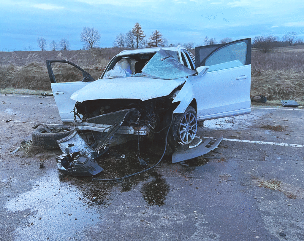 PAGRINDINIS First image from the car crash scene